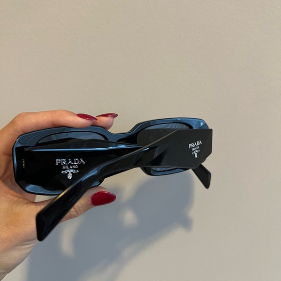 Prada runway women’s sunglasses - Picture 3 of 9